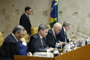 EDSON FACHIN CANCELA SESSÃO DO STF EM MEIO À CRISE ENTRE MORAES E MENDONÇA