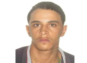Discussão entre amigos termina em morte após ataque com garrafa quebrada em São Paulo