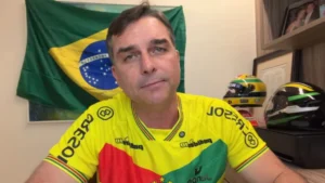‘Problema técnico’ causou falta de áudio em propaganda de Flávio Bolsonaro, afirma Abert